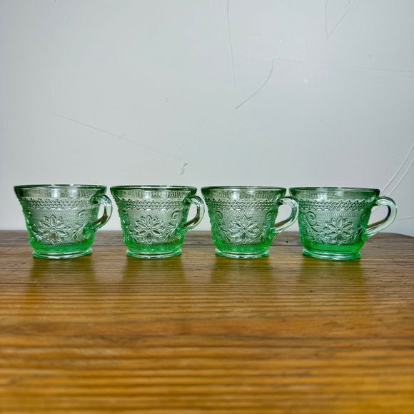 Vintage Indiana Glass Green Depression Cups | Sandwich Pattern | Set of 4 - Picture 11 of 16